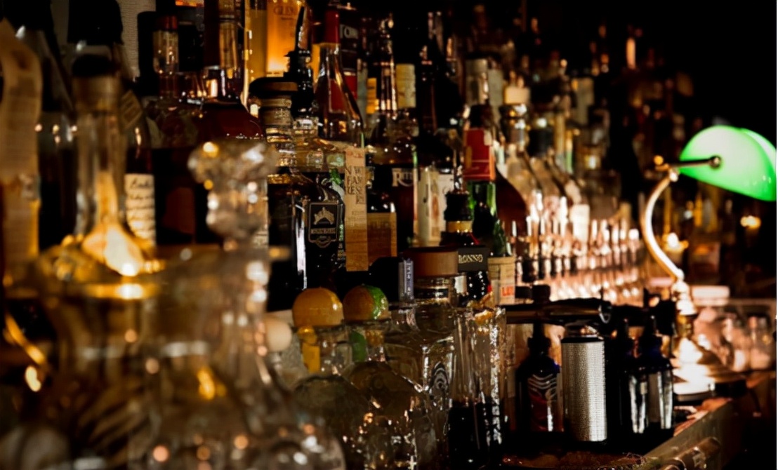 频繁往返上海香港，抛离精致外表的掩饰，聊一聊两城之间的差距