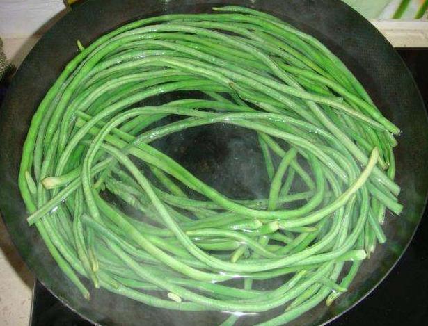 做干豆角需要用开水煮么,做干豆角直接放太阳下晒