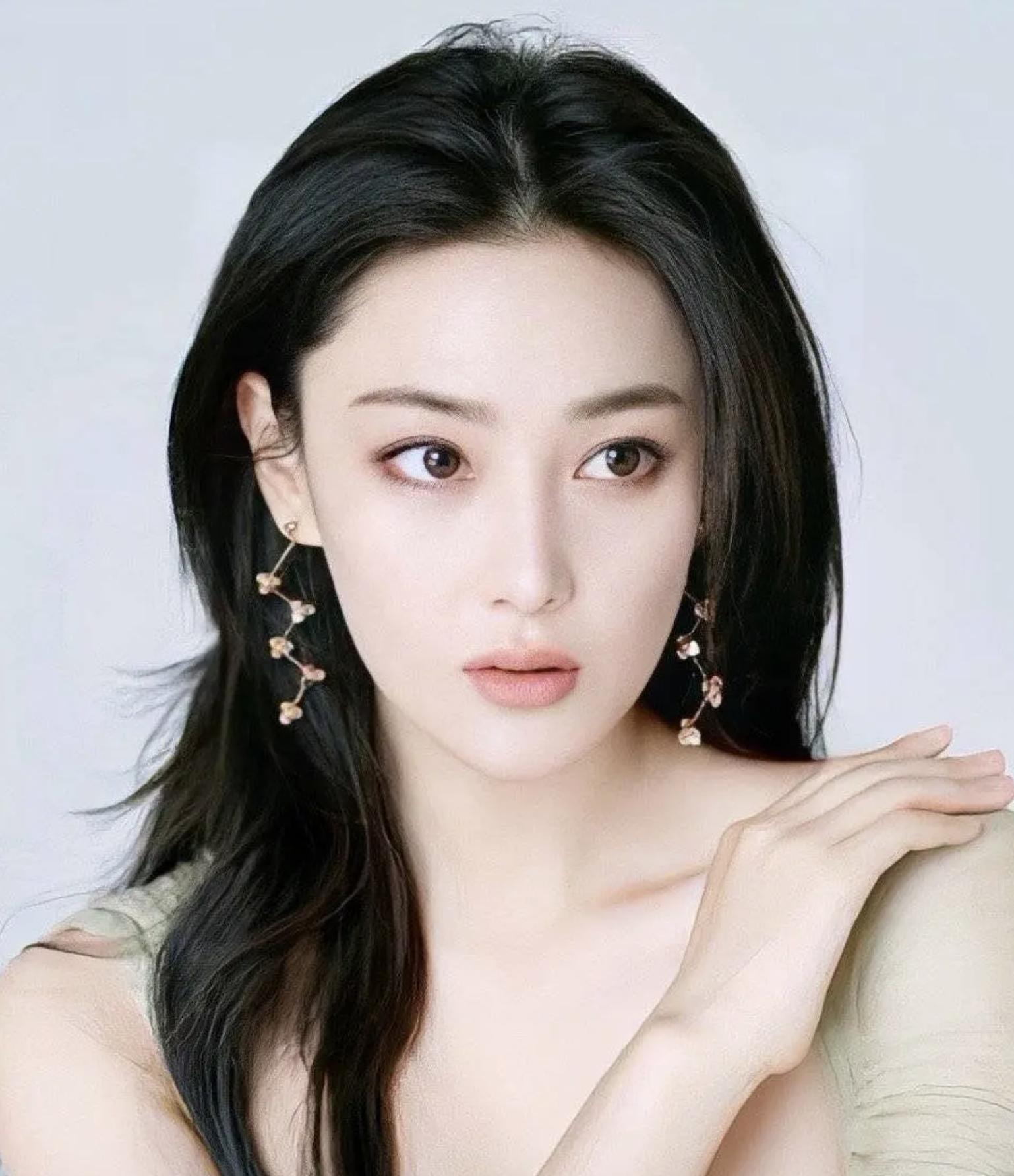 张馨予嫁给了当兵的何捷,张馨予嫁给何捷平时怎么在一起