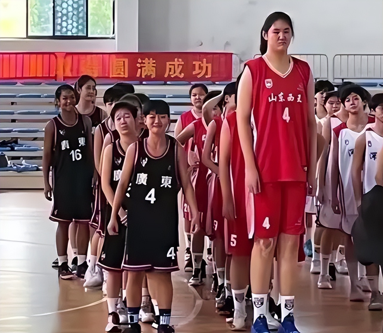 郑微谈两进女篮世界杯决赛,女篮2.29米中锋