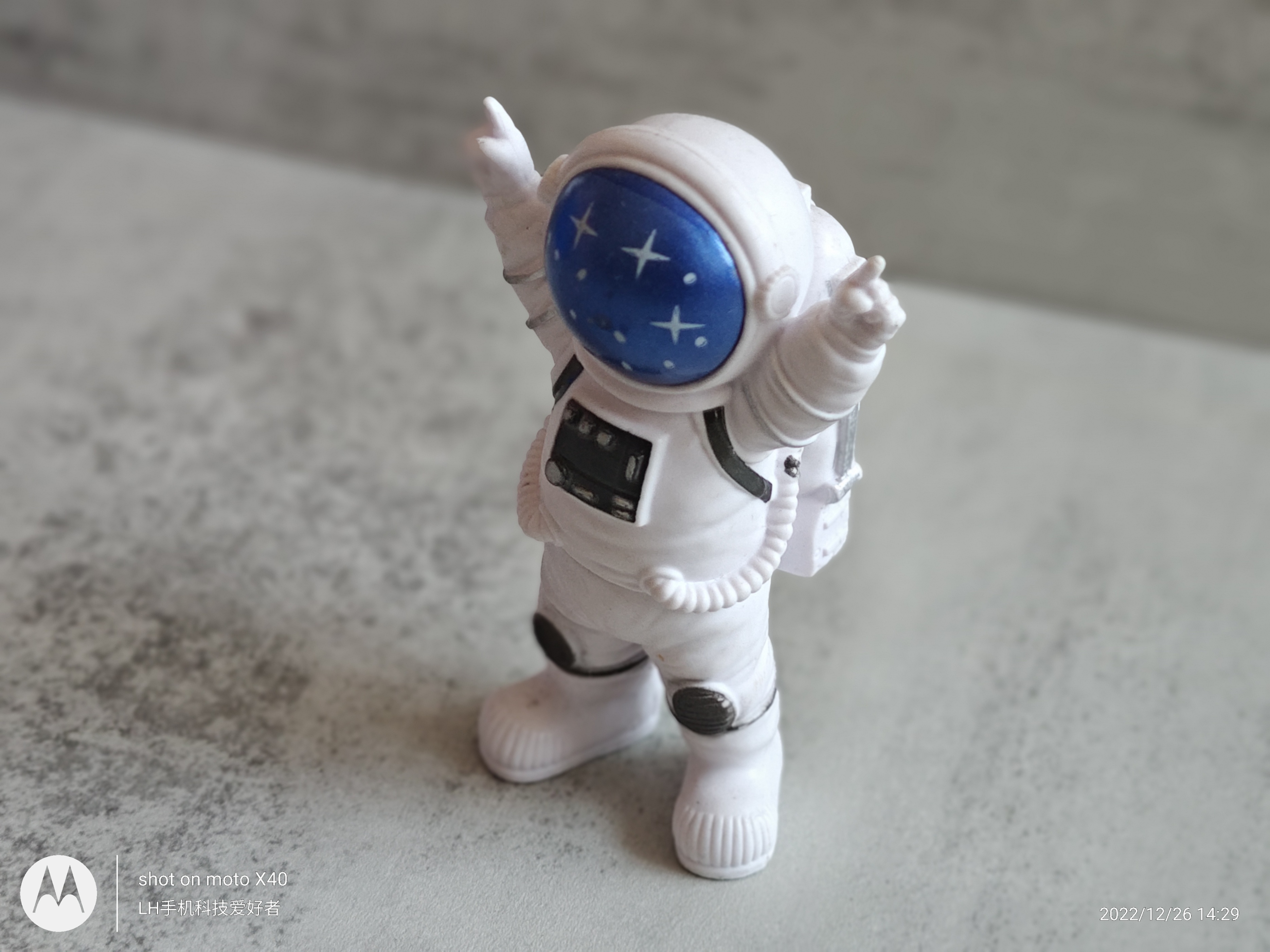 motox40屏幕测评,四曲面屏高级感