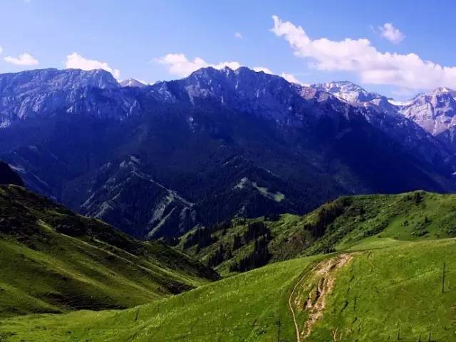 这条惊艳奇绝的公路,行走在天山脊梁上的最美景观公路