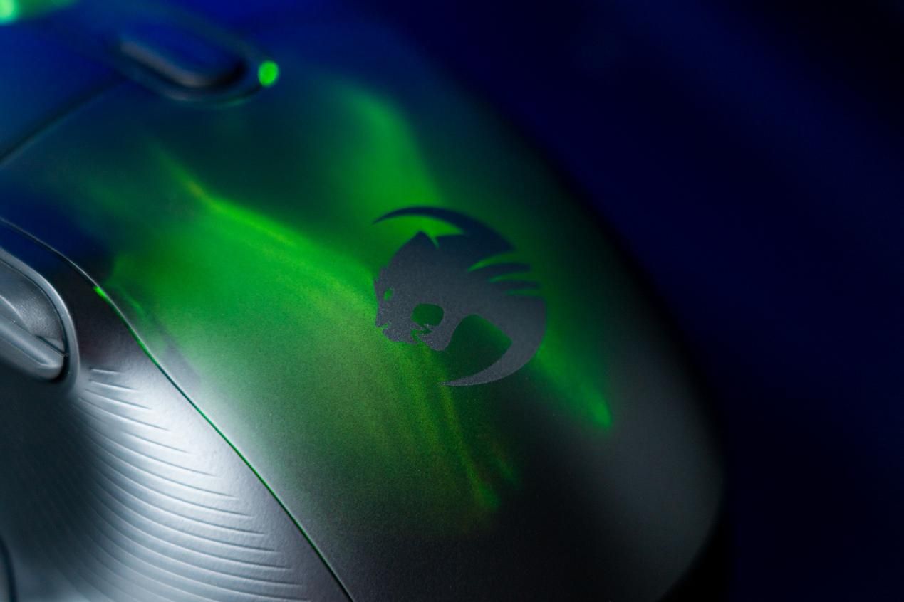 专业操控也可以很RGB冰豹KoneXPAir无线游戏鼠标体验