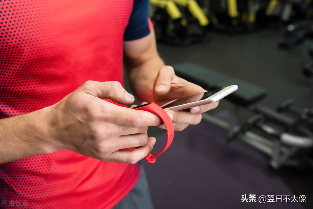 便宜的运动手环数据准确不,手环和手机哪个的跑步数据更准确