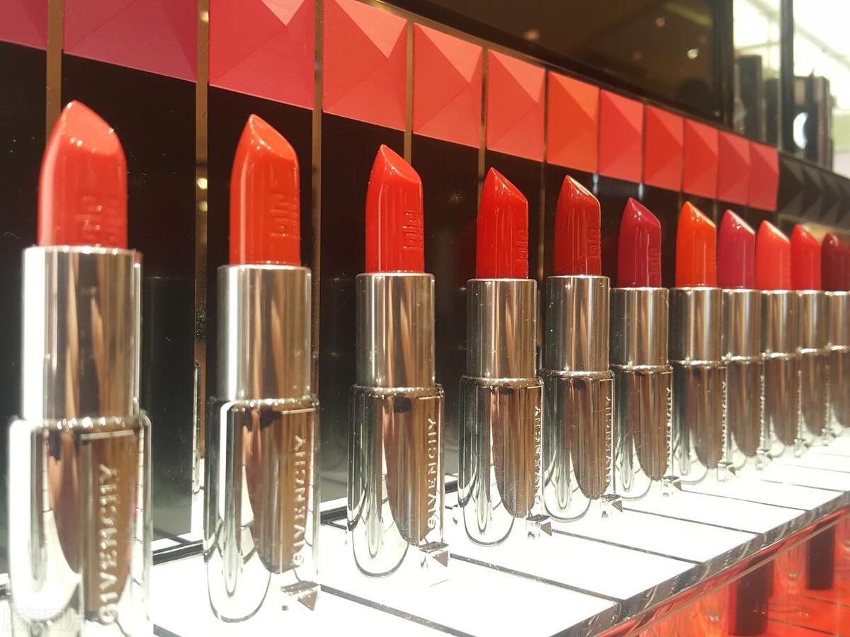 口红在哪里试色最接近唇色,口红试色正确步骤图片