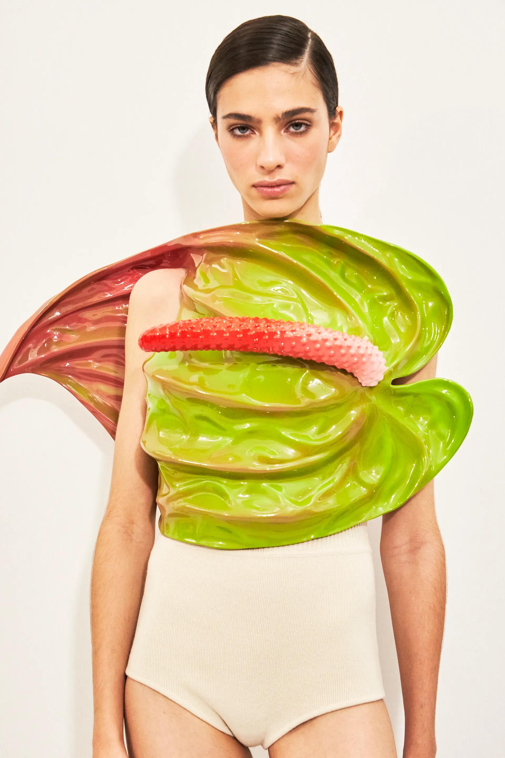 从《王冠》到《白莲花大饭店》，女主穿搭就是你23春夏时尚教科书