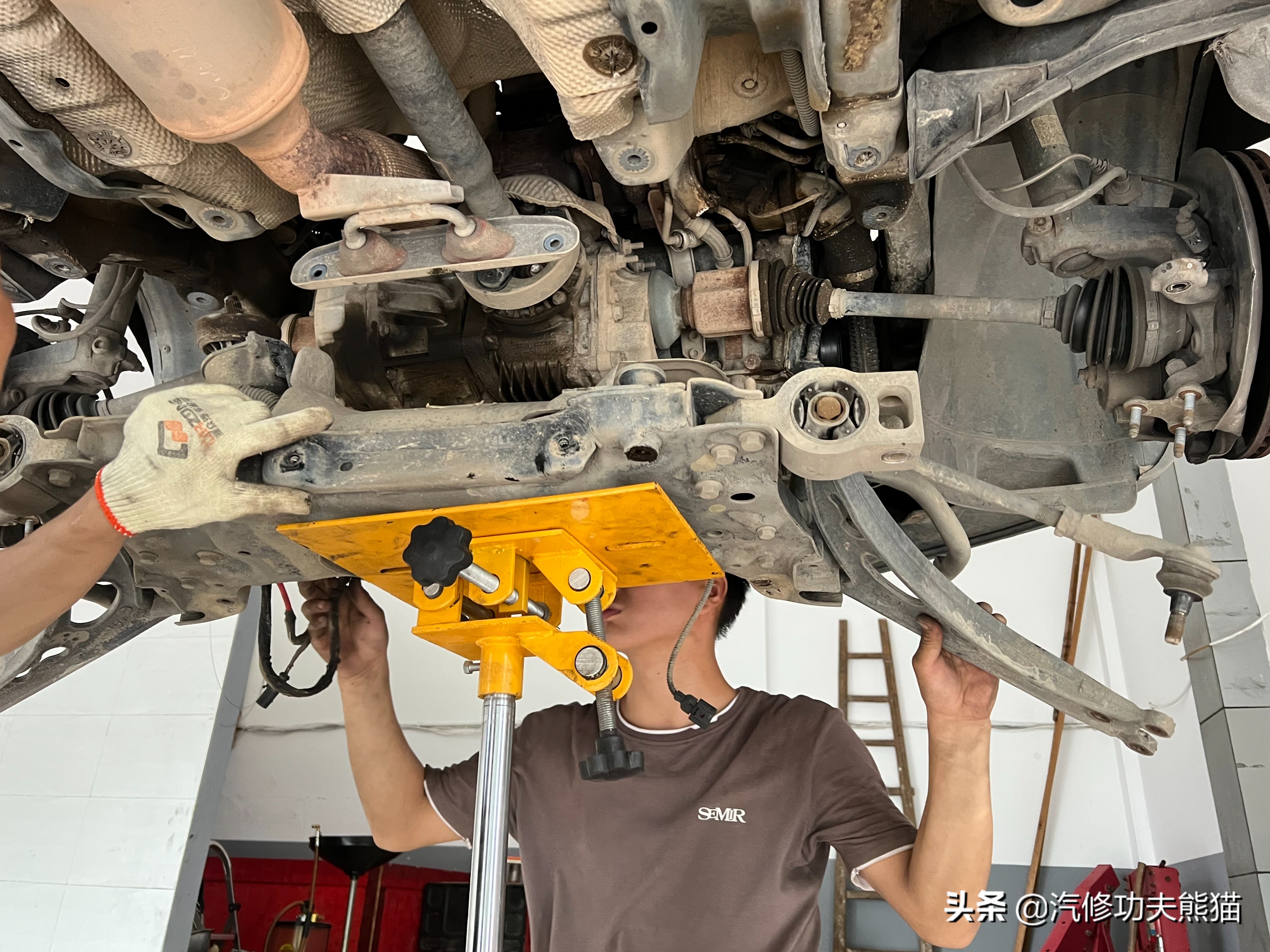 严谨的德国工人钣金修复,严谨的德国师傅修复事故车