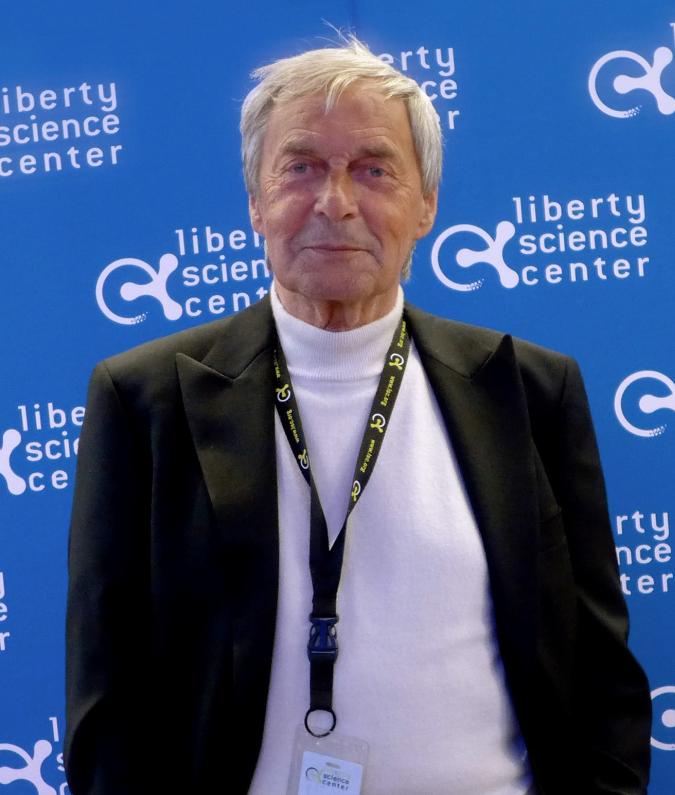 魔方还原神器怎么操作成4阶魔方,可以教你把魔方还原的软件