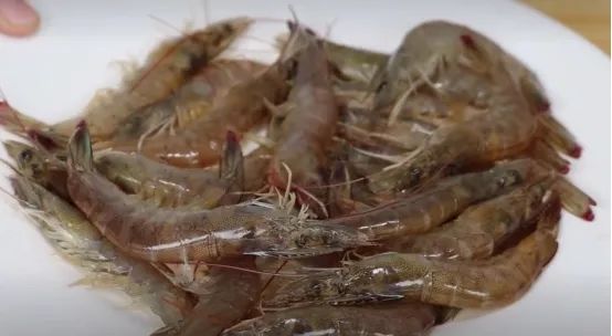 虾头为什么不能吃黄色,虾头黄色的能吃吗