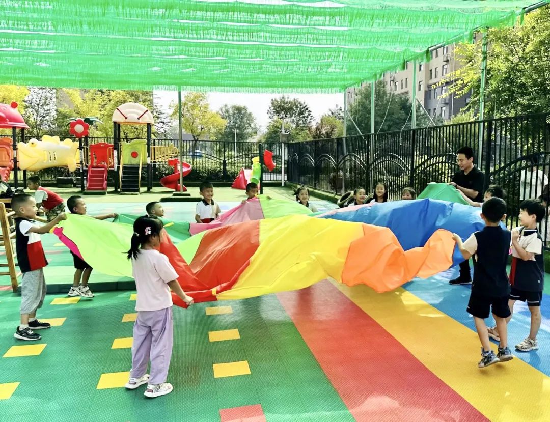 秋颂筑梦者，关怀润心田——县领导到商河县嘉润幼儿园走访慰问