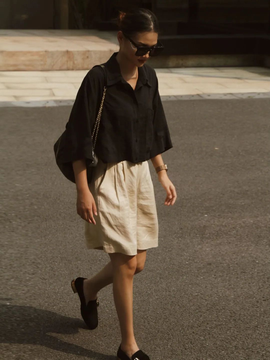 今年最流行的穿搭冬季短裤,时髦百慕大短裤穿搭