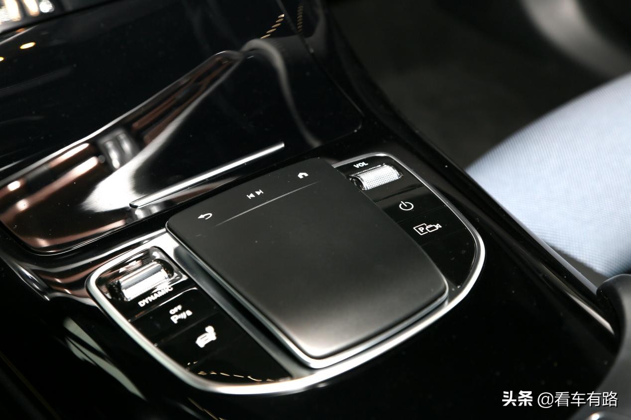 探店奔驰武侯华星锦业，奔驰EQA和EQC到底怎么样？