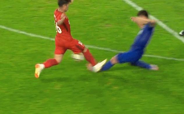 球，真没这么踢的。