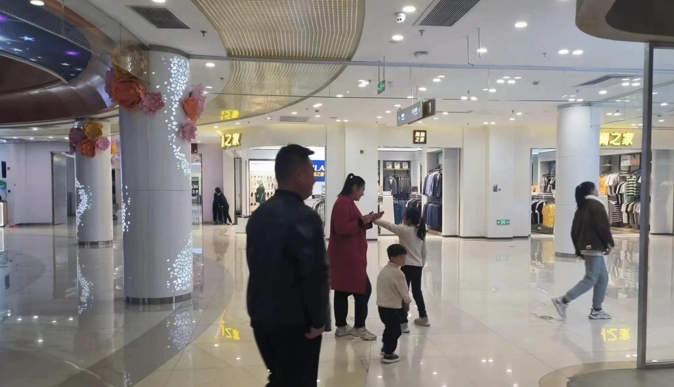 濂ョ壒鑾辨柉寰愬窞璐炬豹,璐炬豹鍚炬偊绻佸崕鐜扮姸