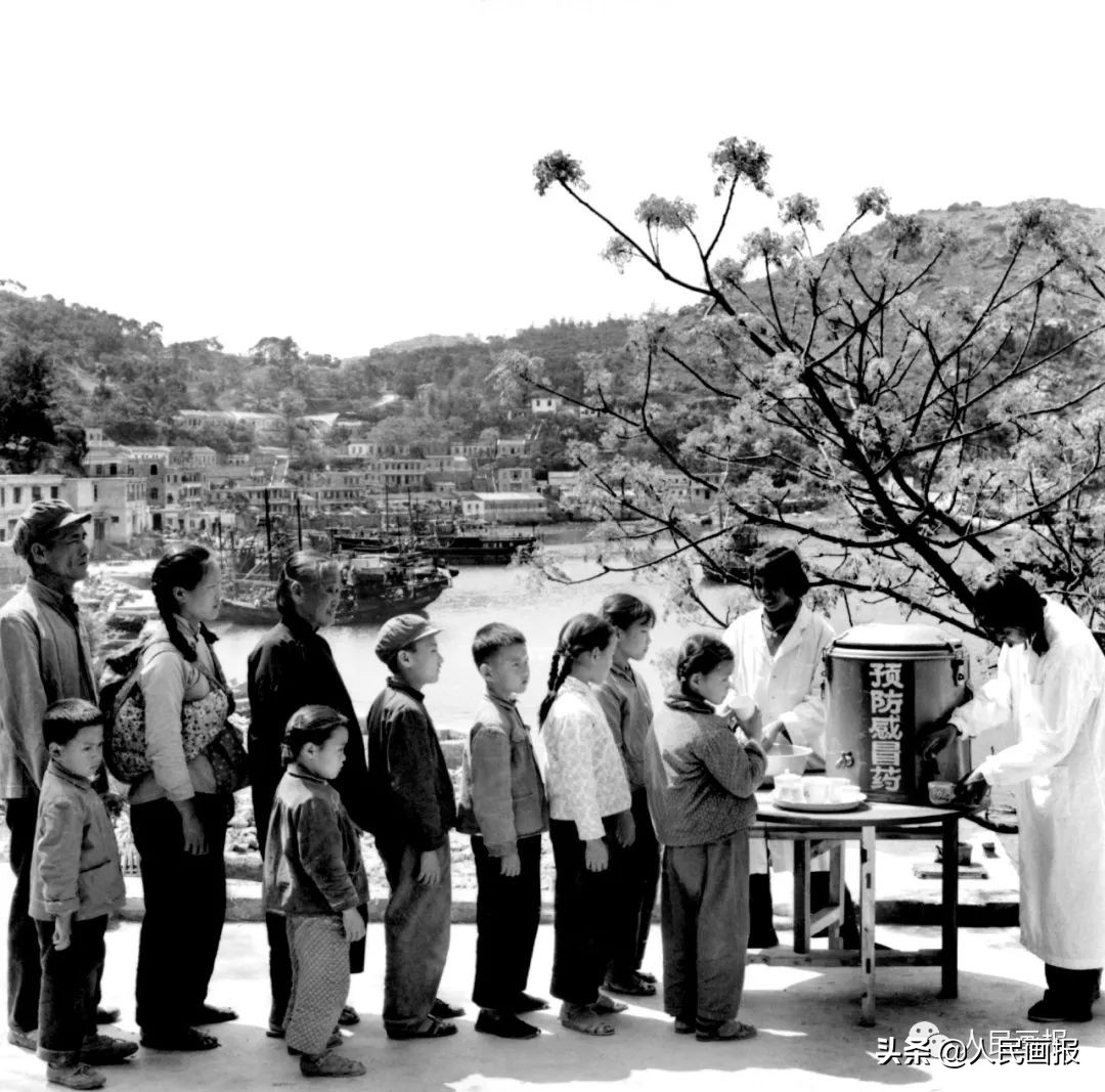 危急时刻他们筑牢生命屏障,守护群众安全他们冲在抗洪一线