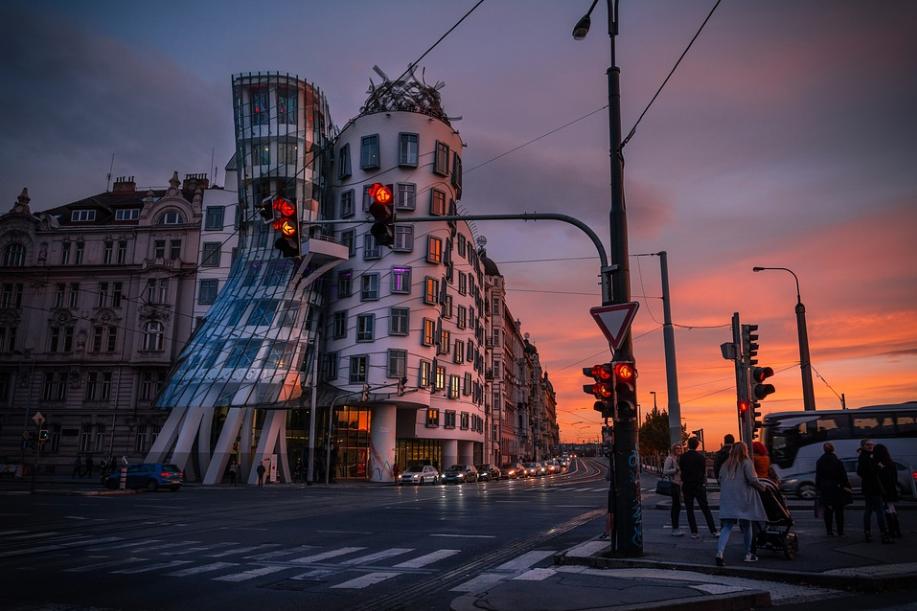 捷克布拉格经济大学—拥有商学院三重认证，是中东欧最好的商学院