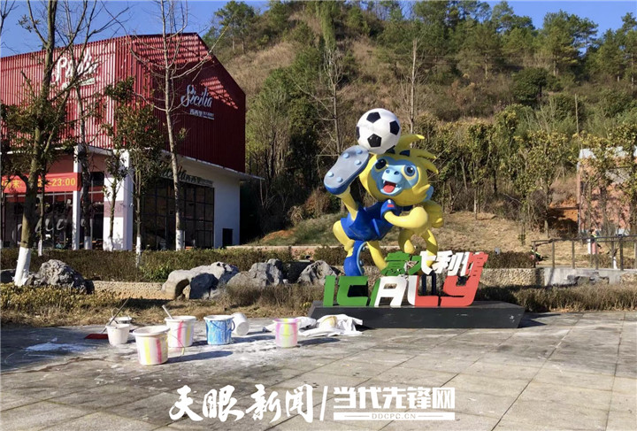 「新春走基层」在“匀”顶之上“踢”出一个足球小镇