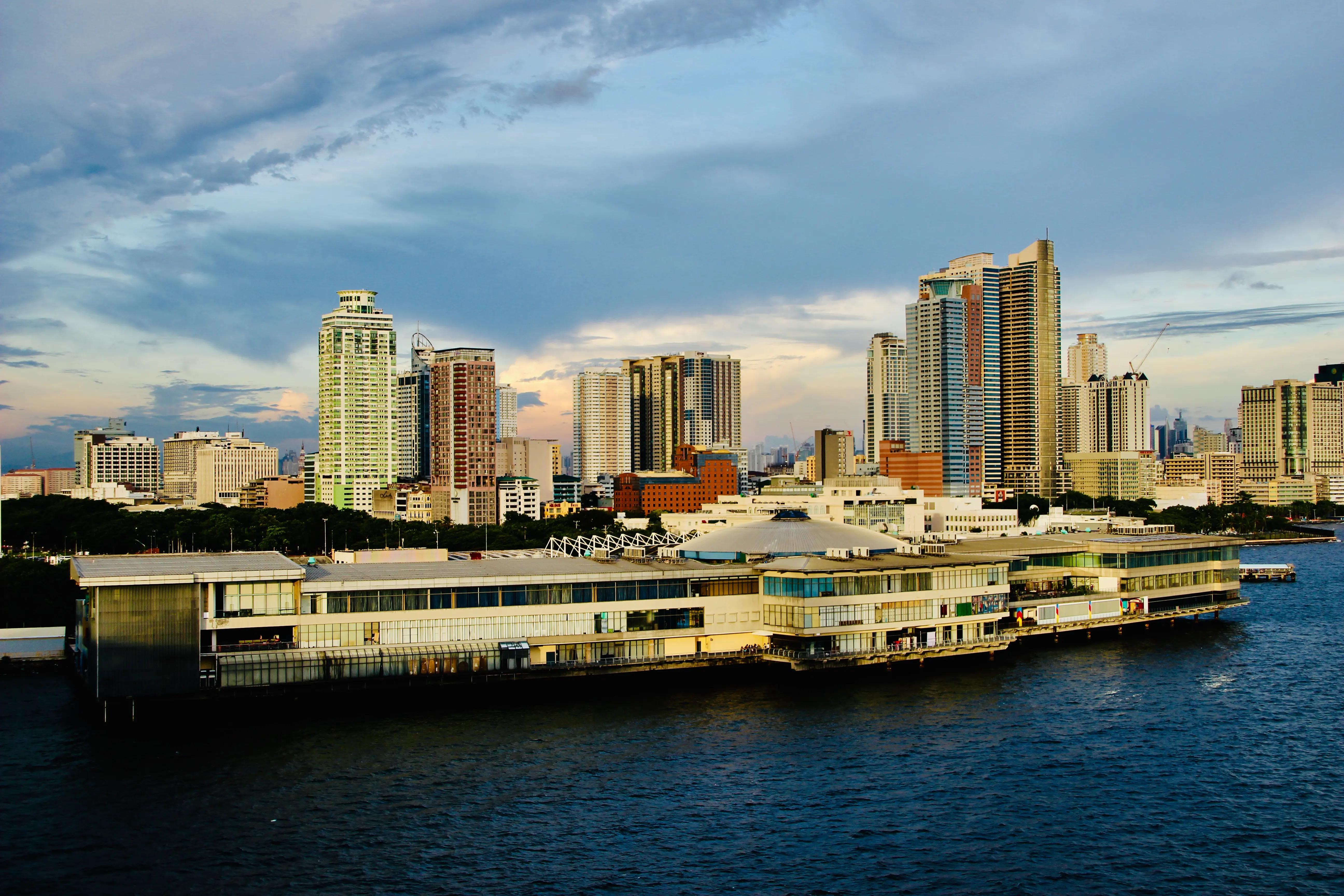 中国在校大学生创业弊大于利,在校学生创业利大于弊