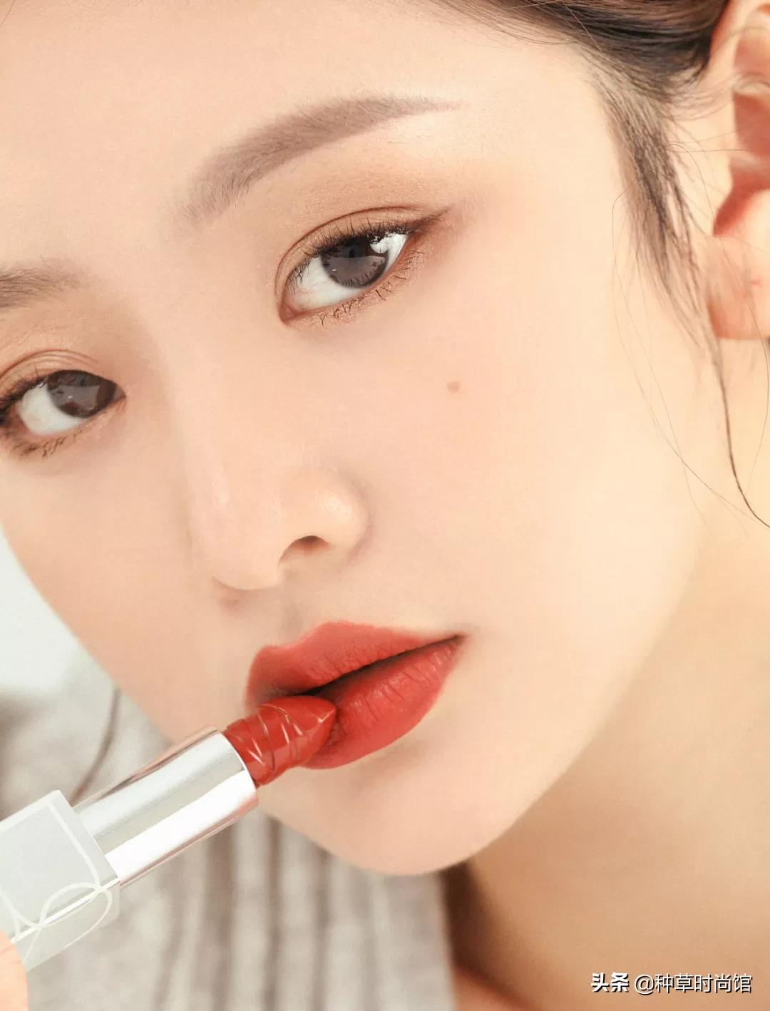 哪种口红涂得好看又不脱妆,日常涂什么口红好看