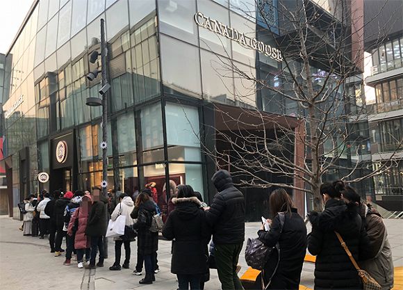 加拿大鹅为什么要搞双标,加拿大鹅被曝双标中消协发声