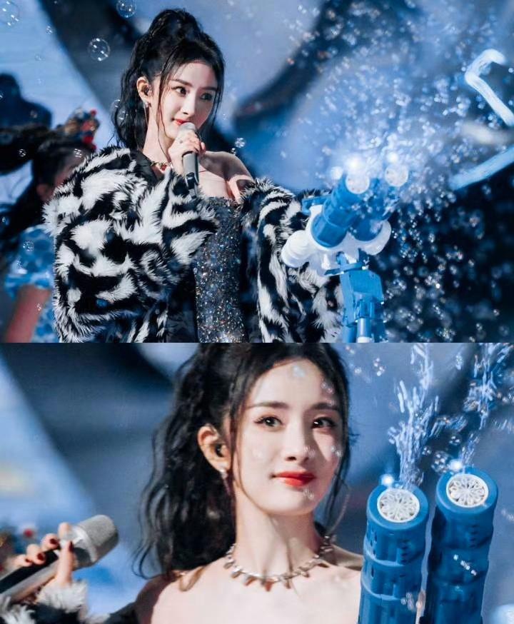 杨幂穿连体花苞服,杨幂一袭露肩白纱裙惊艳亮相