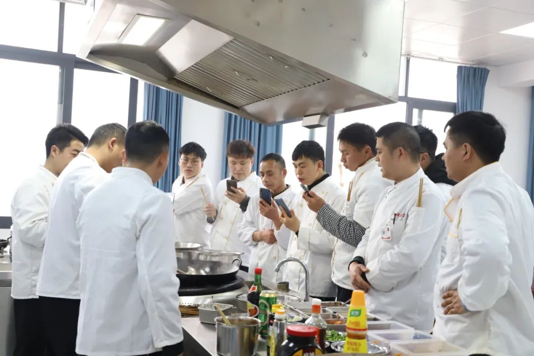 湖北国家补贴免费学餐饮,政府补贴学烹饪