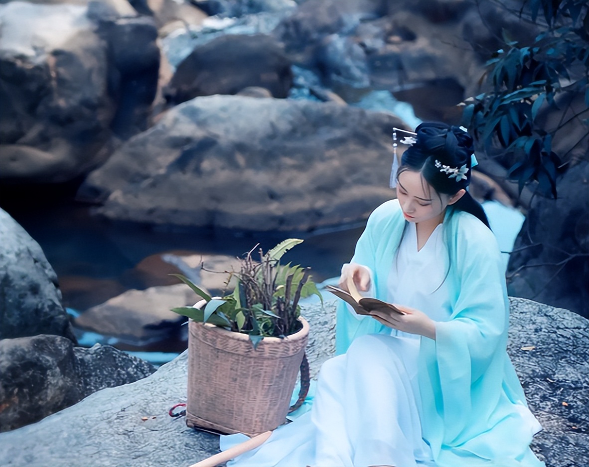 3本历史小说，一朝穿越成农家女，竟习得医术，秀色当家