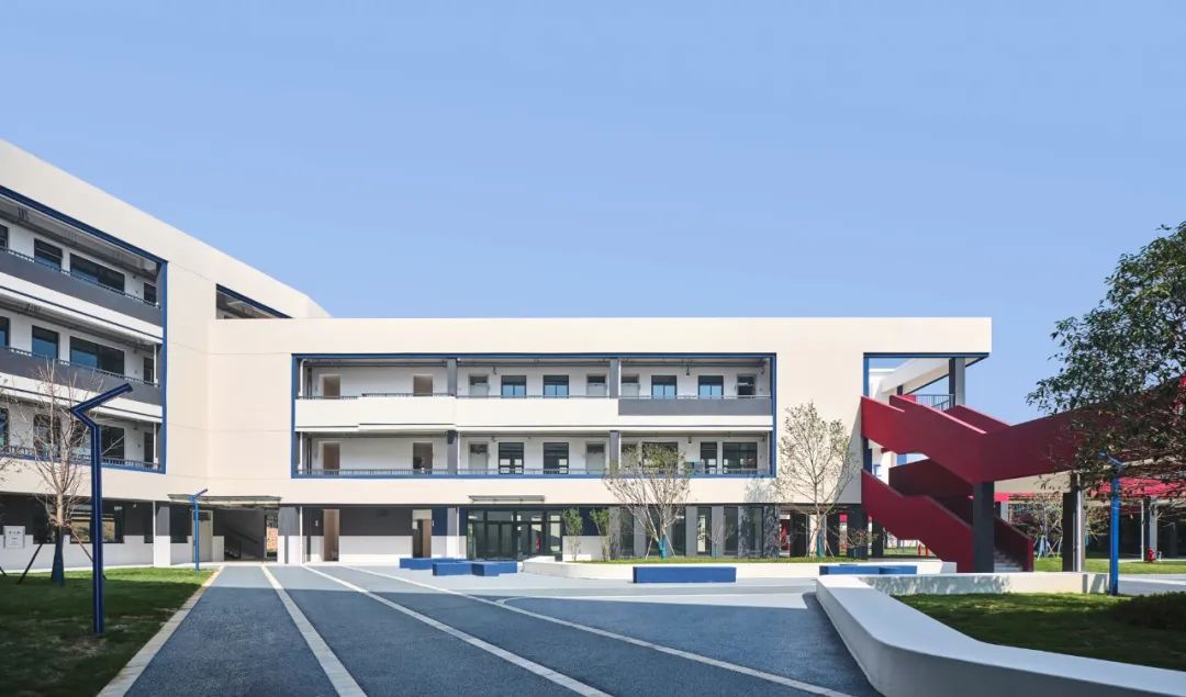 九年一贯制学校设计,阶梯式学校效果图