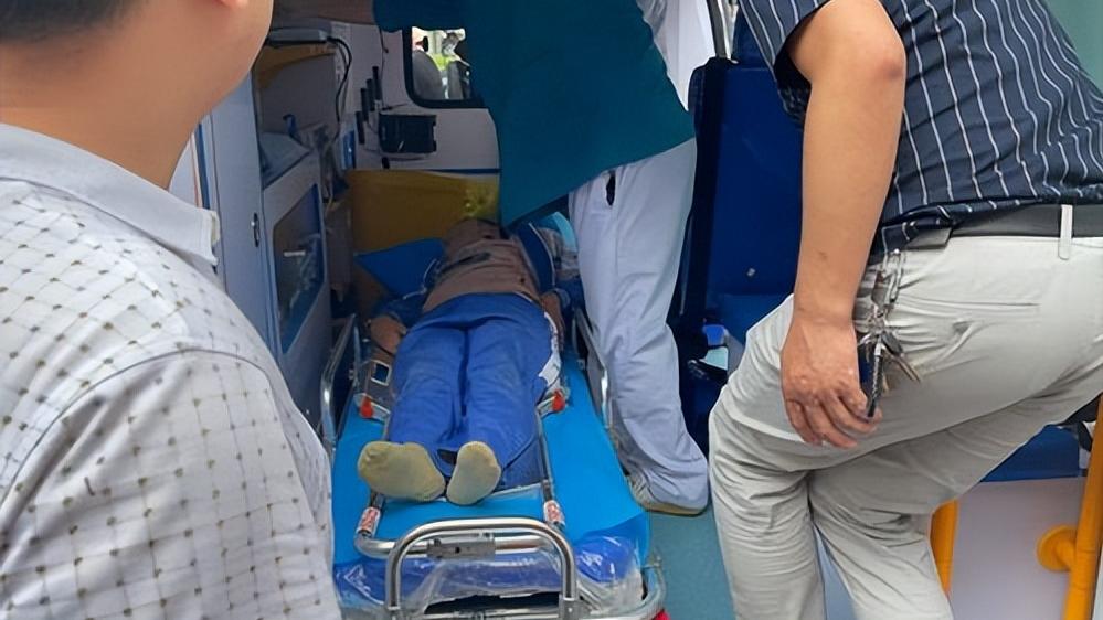 男孩洗澡后昏迷，抢救3小时捡回一条命，夏季谨记洗澡“3不宜”