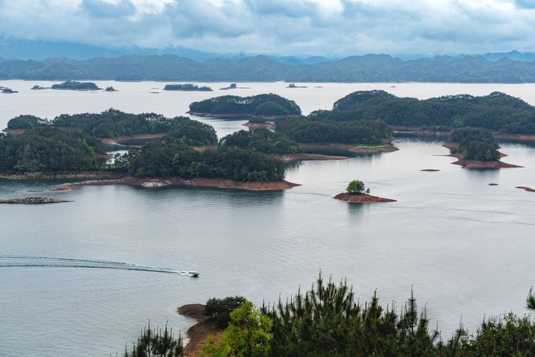 烟雨千岛湖美景,千岛湖烟雨朦胧美如画