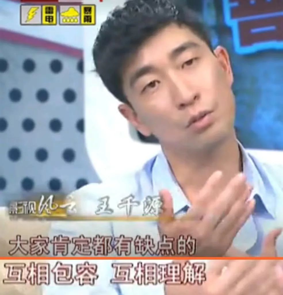 王*源千**上演《惊天救援》，拿影帝无人知，和圈外女友裸婚恩爱26年