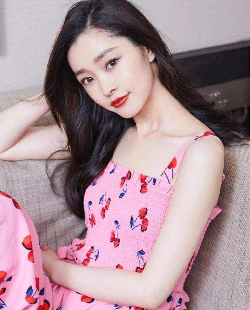 什么人适合穿碎花连衣裙,什么人适合穿碎花长裙图片