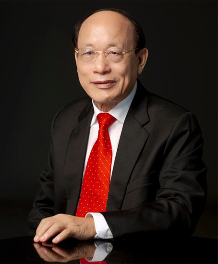 广东梅州大黑马：20岁考上人大，官至副部级，创办A股，身价240亿