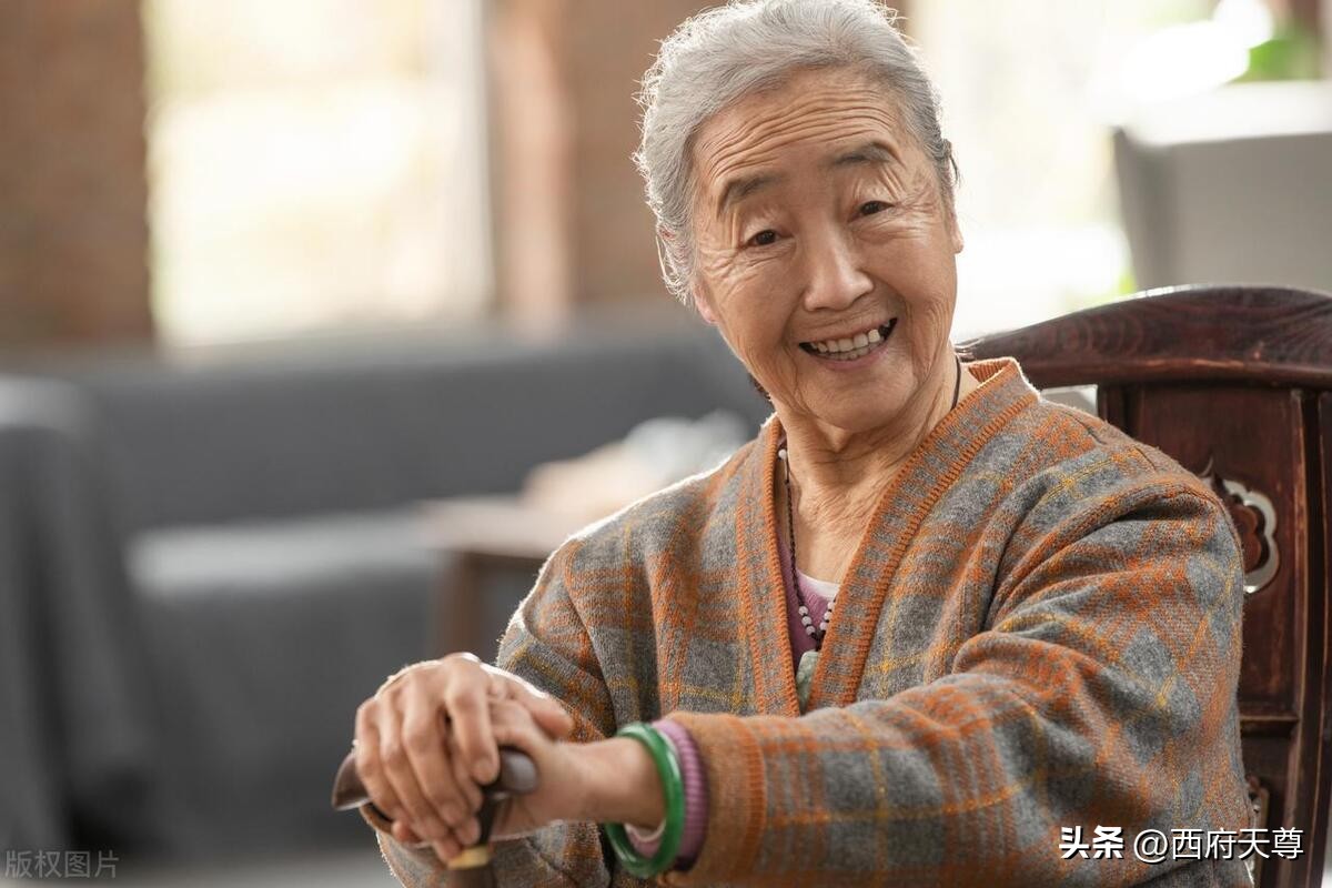 人到老了兄弟姐妹之间有了间隙,人到晚年兄弟姐妹成仇