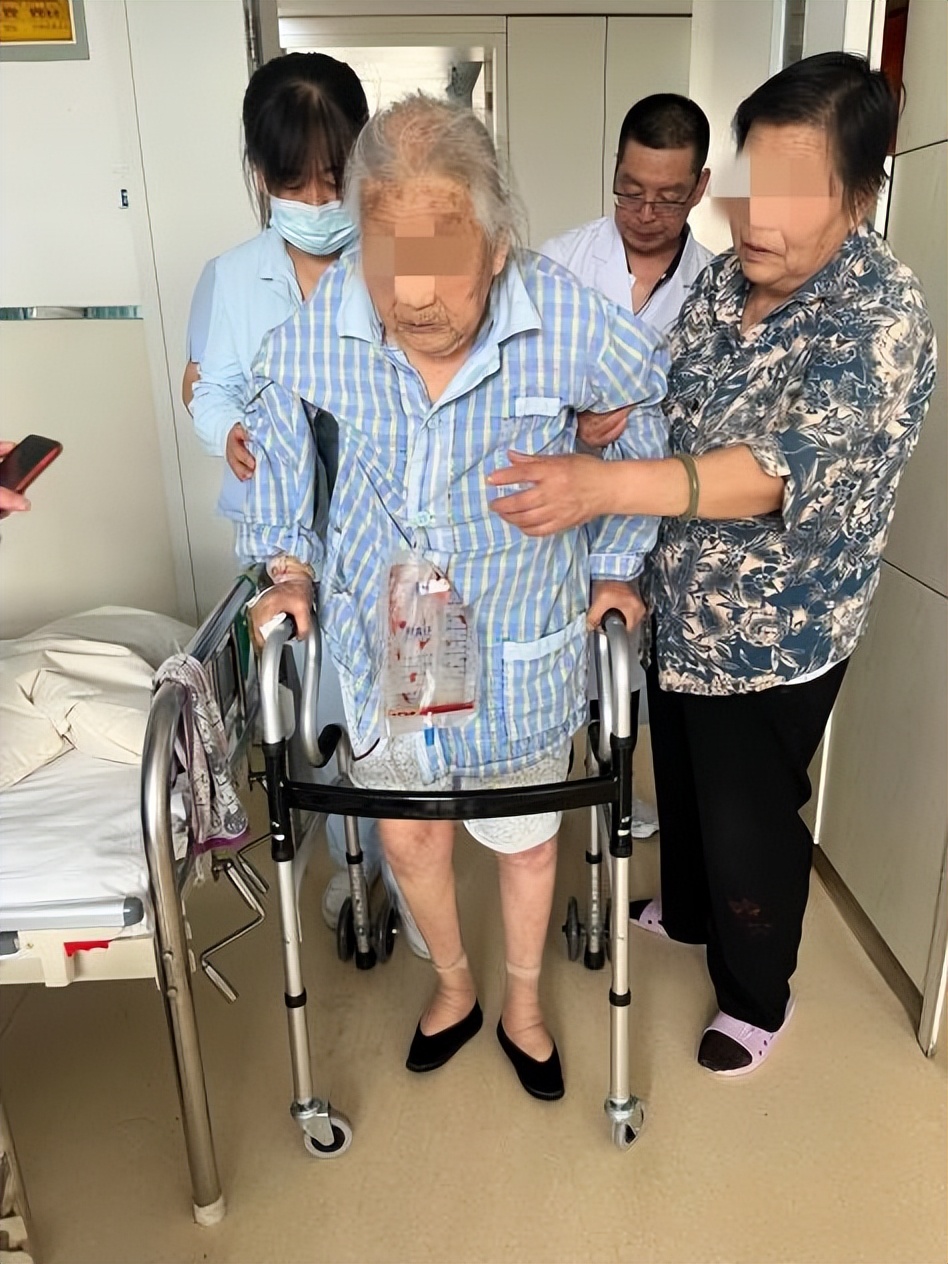 为百岁老人行关节置换手术,为高龄老人接骨