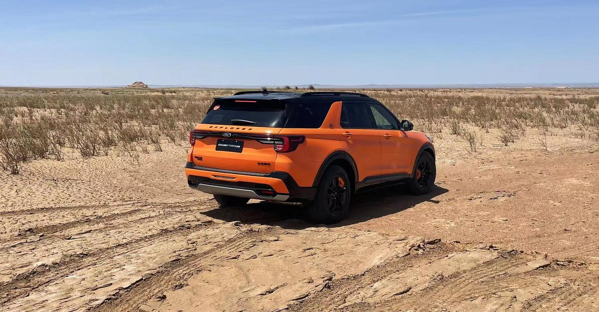 试驾福特探险者昆仑巅峰版脱困,探险者昆仑巅峰版对比霸道