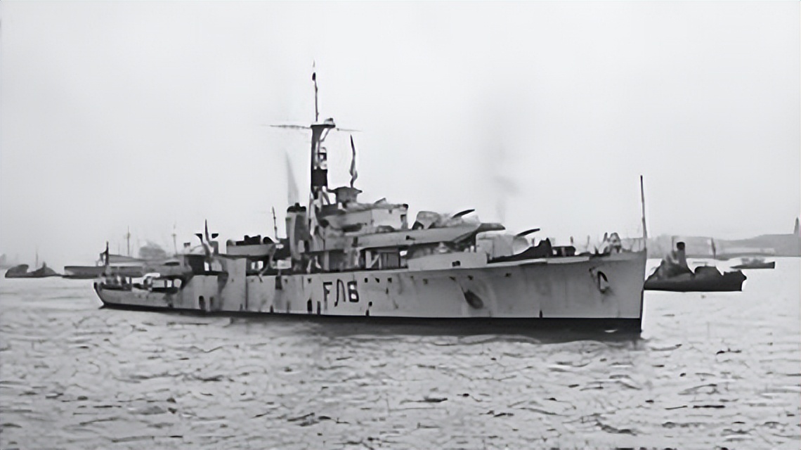 1982年，*小平邓**在谈判桌上对撒切尔霸气表态，撒切尔：残酷