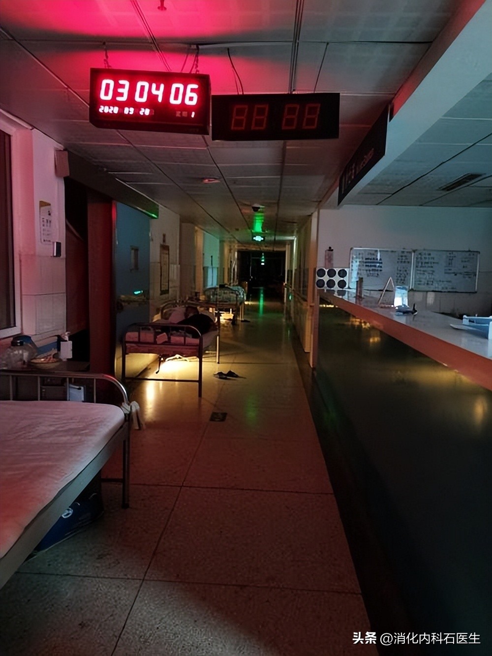 61岁男子咽痛,凌晨厕所晕倒被插管,医生:他差点被大便憋死