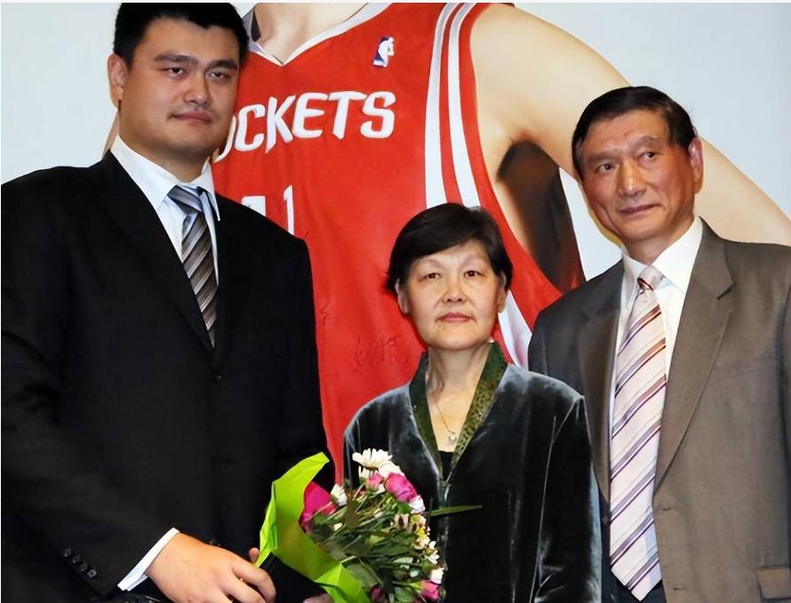 恭喜儿子踢足球夺冠,杨旭李金羽