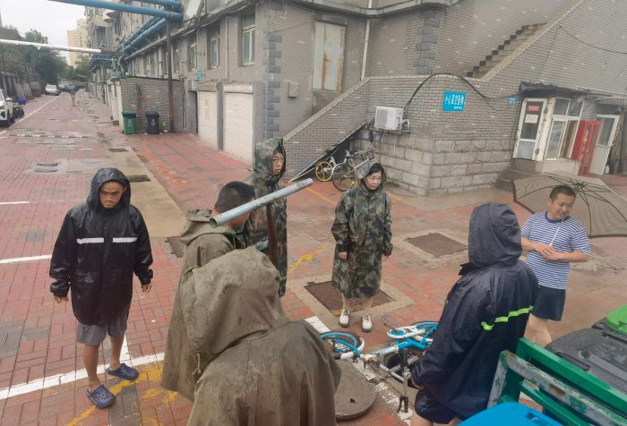 严阵以待防大汛筑牢群众安全线,时刻紧绷防汛弦全力筑牢安全墙