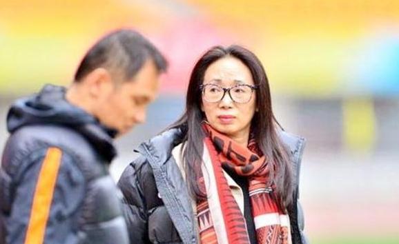 女富豪戴秀丽离婚前夫厌倦奢侈,黑龙江首富戴秀丽年轻照片