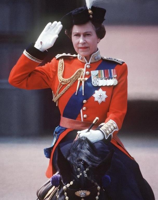 英女王骑马照,50年代英女王的高光时刻