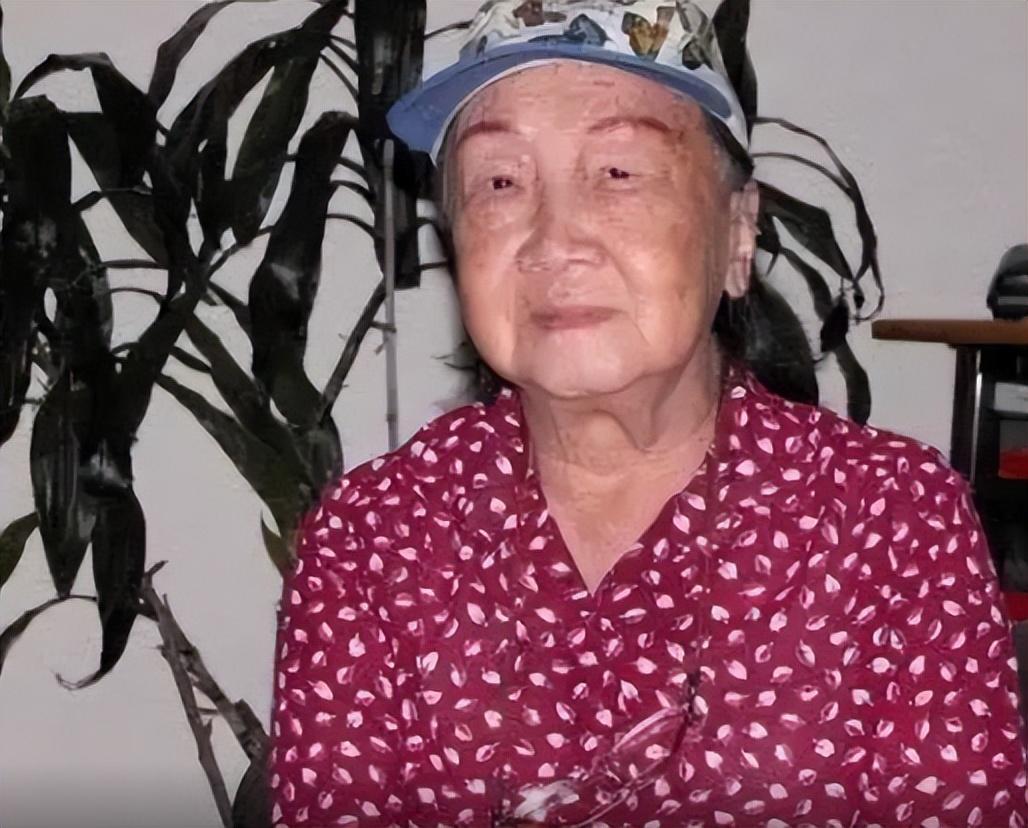 汪精卫炸开坟墓时的样子,汪精卫被炸掉的坟墓图片