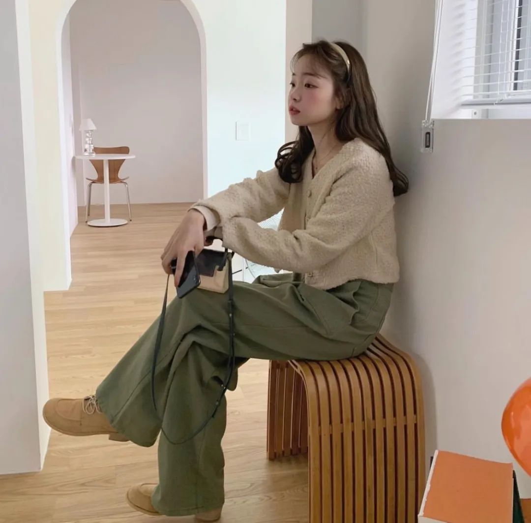 燕麦色搭配什么颜色好看,今年冬天流行燕麦色耐看又高级