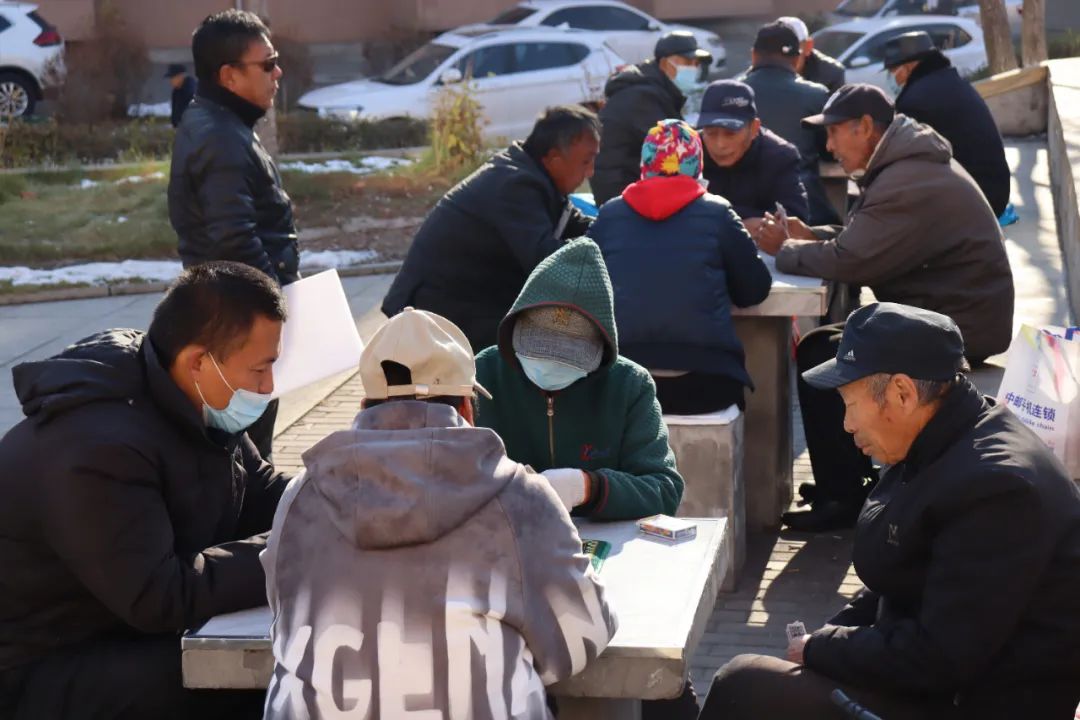 鹤岗乌托邦别墅地址,鹤岗乌托邦烤羊腿南山店
