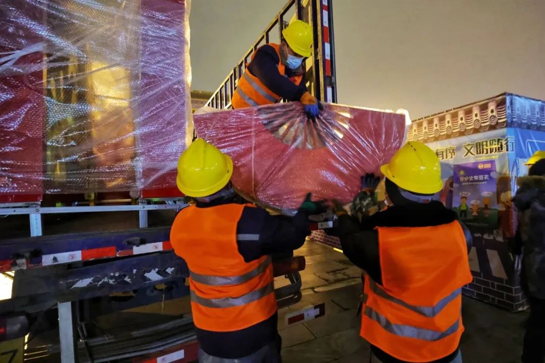 东城因你而美｜从凌晨到日暮，“亮”出年味儿的背后……