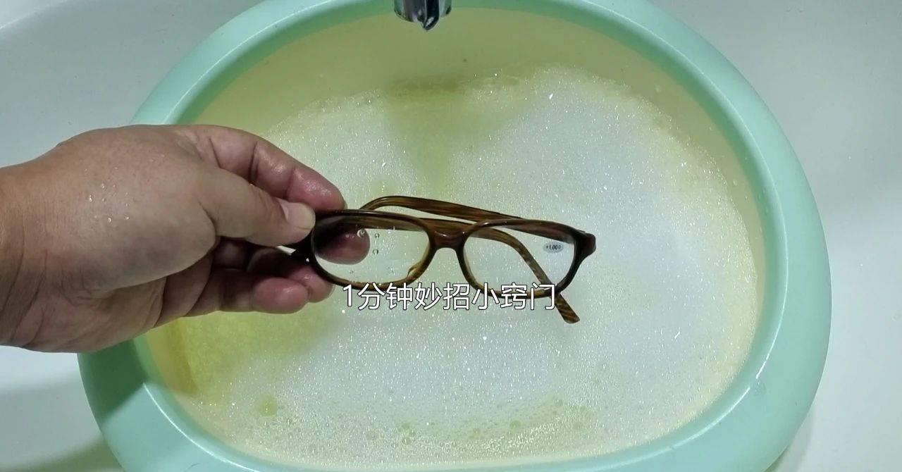 眼镜太脏表面洗不干净怎么办,眼镜脏了怎么擦不会有划痕