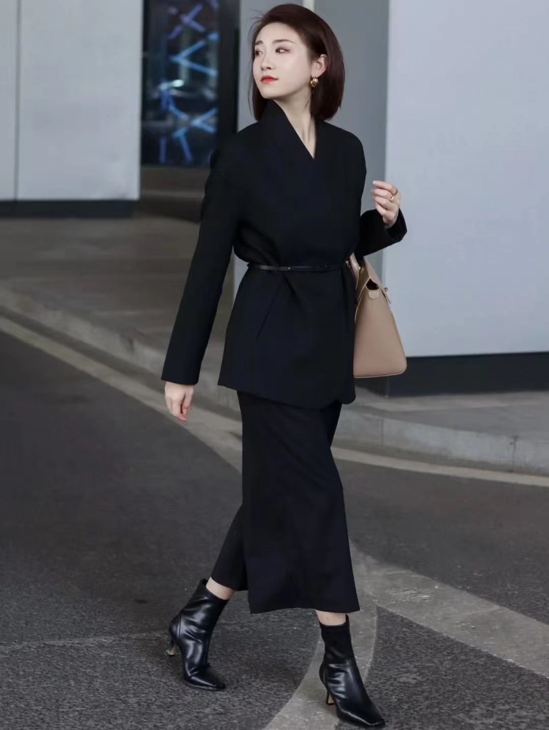 秋冬穿搭六个系腰带方法,时尚小技巧欧美风穿搭腰带系法