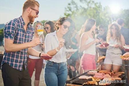 户外烤肉怎么防止烤糊,户外晒肉怎么驱赶苍蝇有效