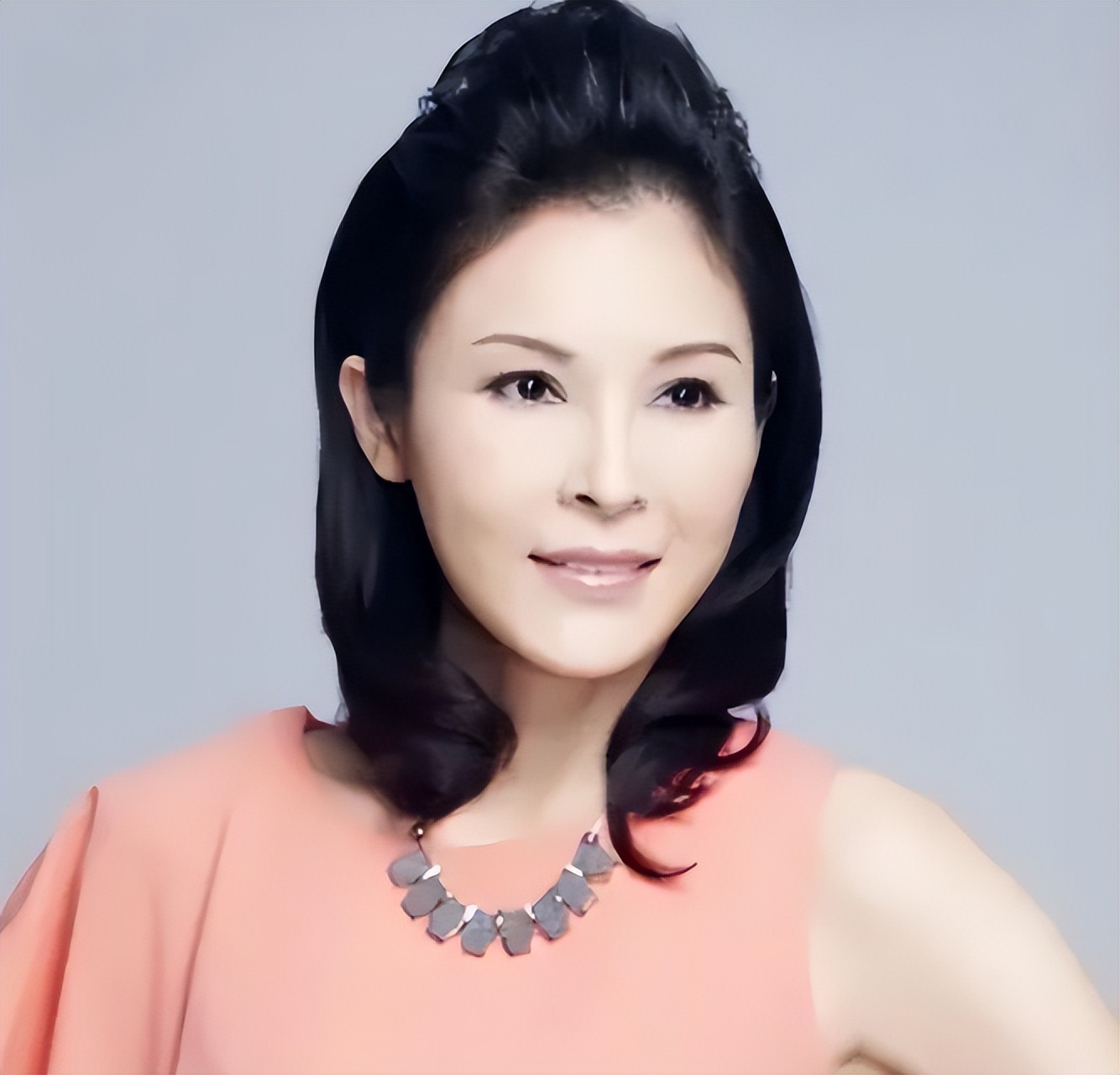 看破红尘剃度出家的10位明星,出家三十年又欠下千万巨款的女星